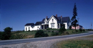 Pierce_Vernan_and_Beth_
                  House_Wellington_1972.jpg